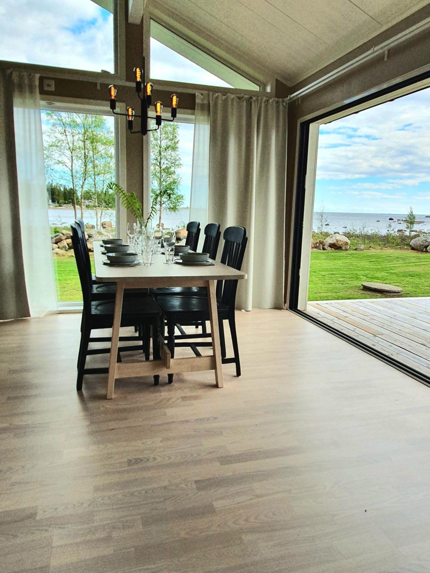 Stuga Med Havsutsikt Robertsfors Bagian luar foto