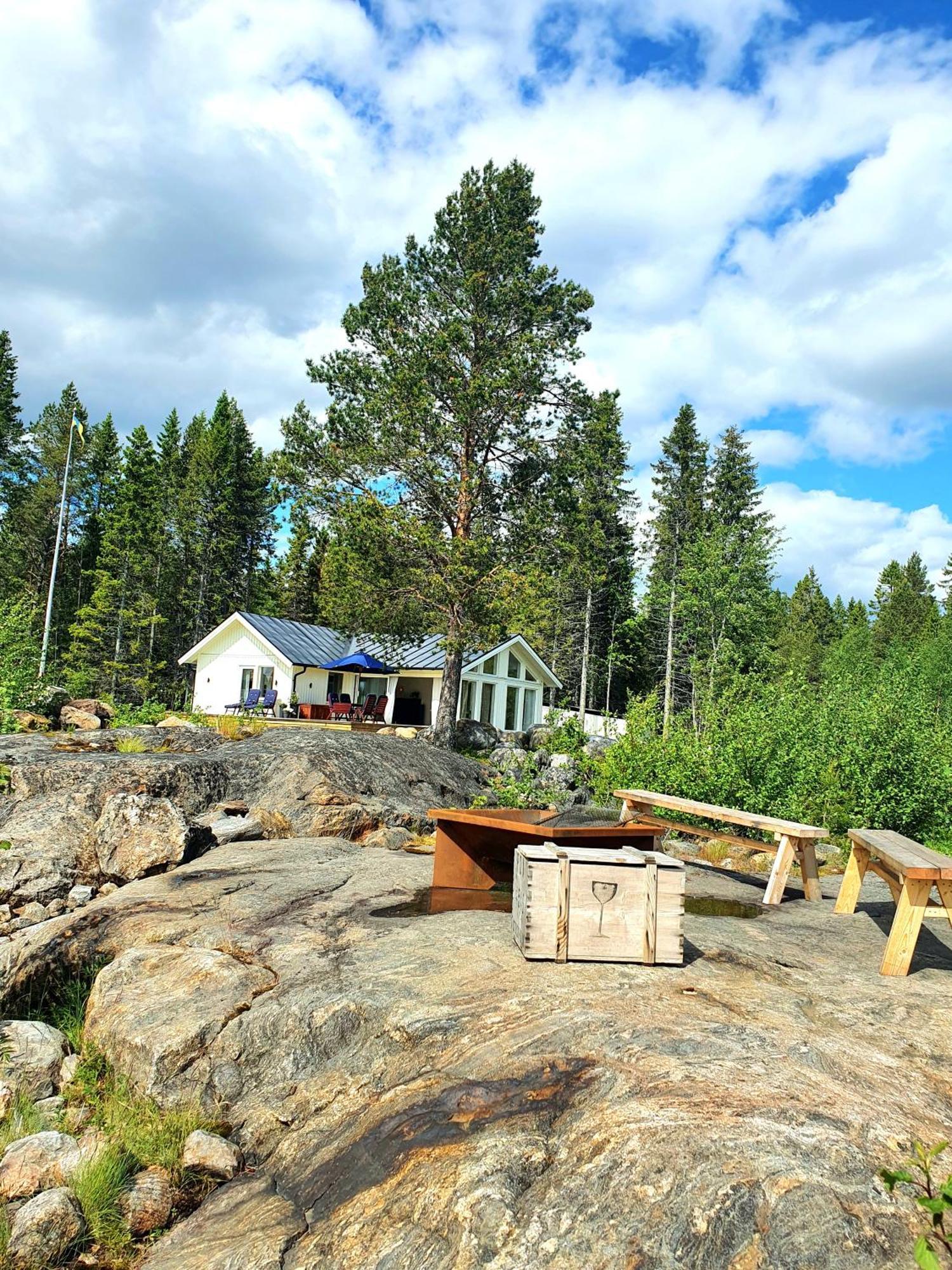 Stuga Med Havsutsikt Robertsfors Bagian luar foto